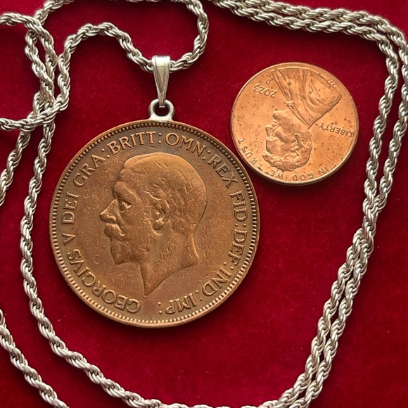 In a class by itself Great Britain coin pendant silver necklace - Picture 3 of 3